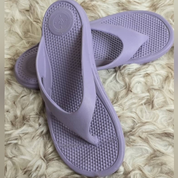 Totes Women's Everywear Ara Thong Style Slip ons Size 8 🌴 - Picture 1 of 8